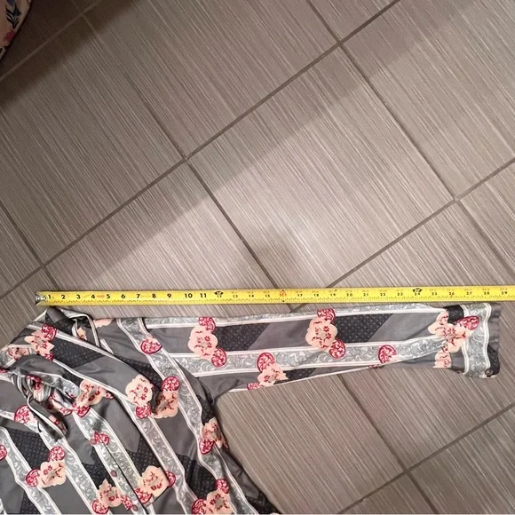 Vintage 1970s long sleeve blouse with tie neckerchief floral grey Vicki Volts - Picture 11 of 12